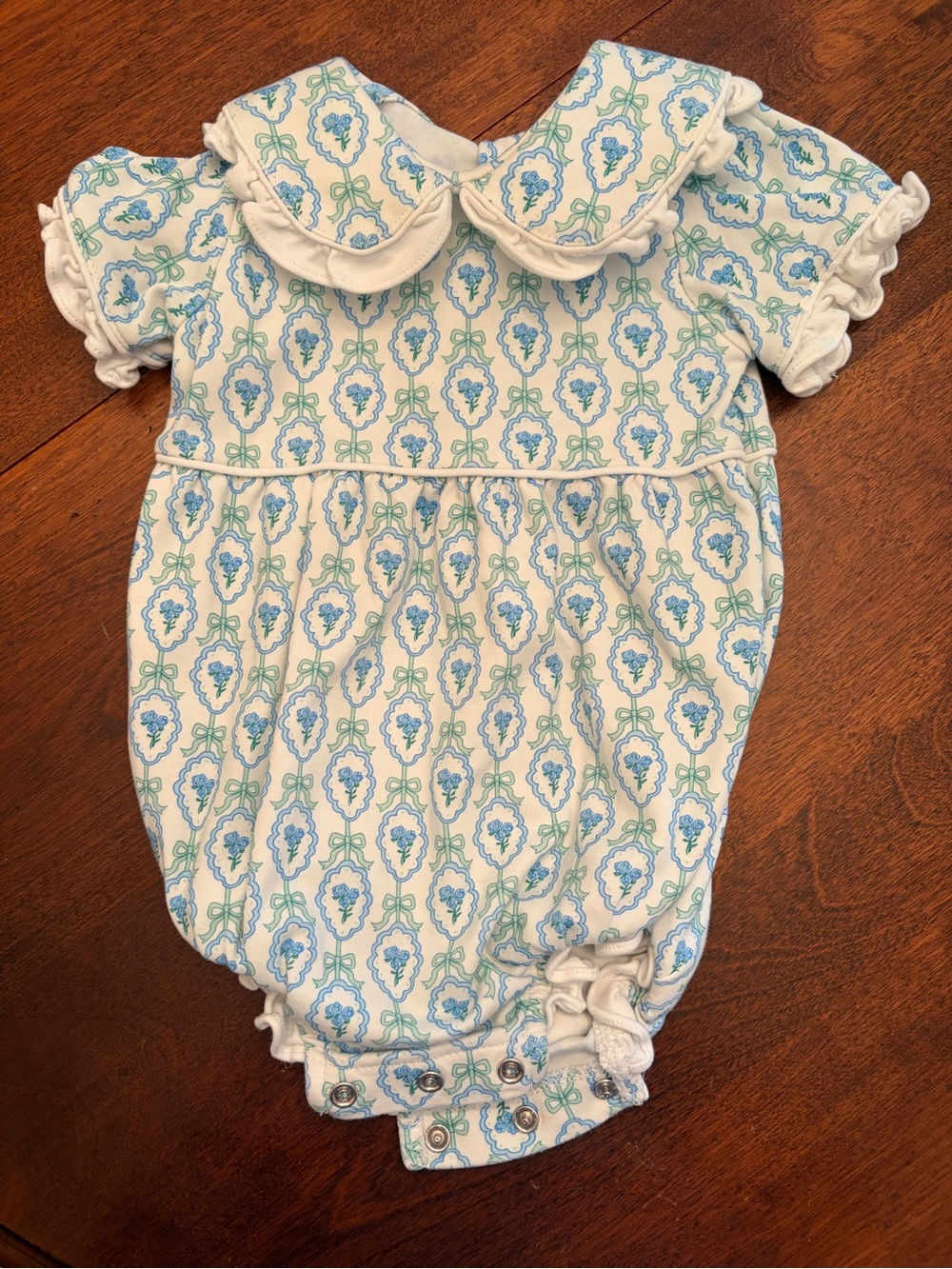 EUC Lila and Hayes Baby Girls White and Blue Floral One-Piece Bodysuit